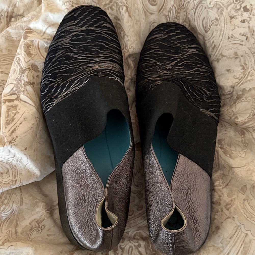 Thierry Rabotin Black and Silver Textured Loafers